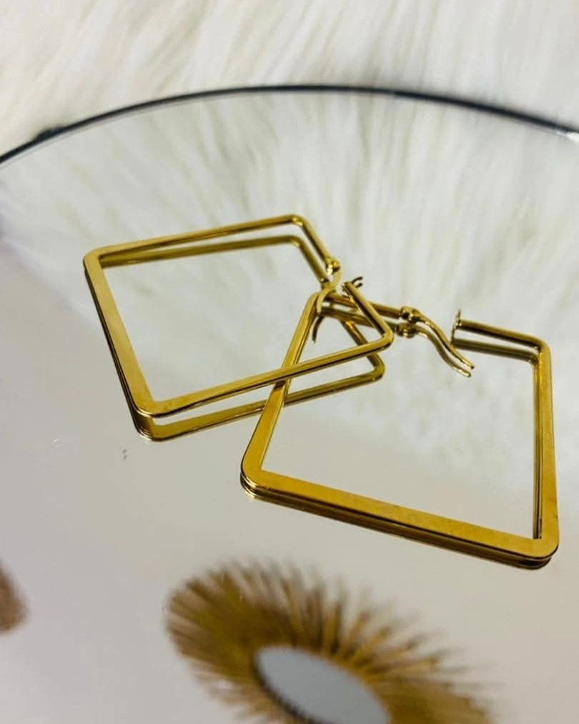 Boucles féminines créoles